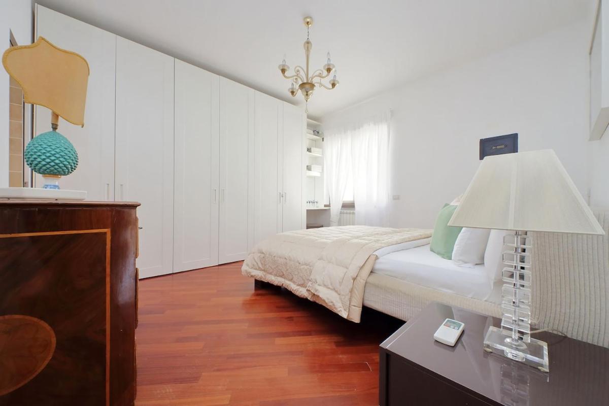 Residenza Belvedere Luxuryaparment-pool&balcony-jacuzzi-aircond-wifi * Roma