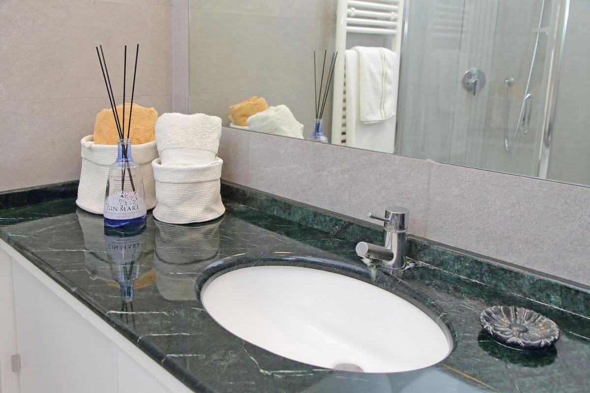 Residenza Belvedere Luxuryaparment-pool&balcony-jacuzzi-aircond-wifi Appartamento *