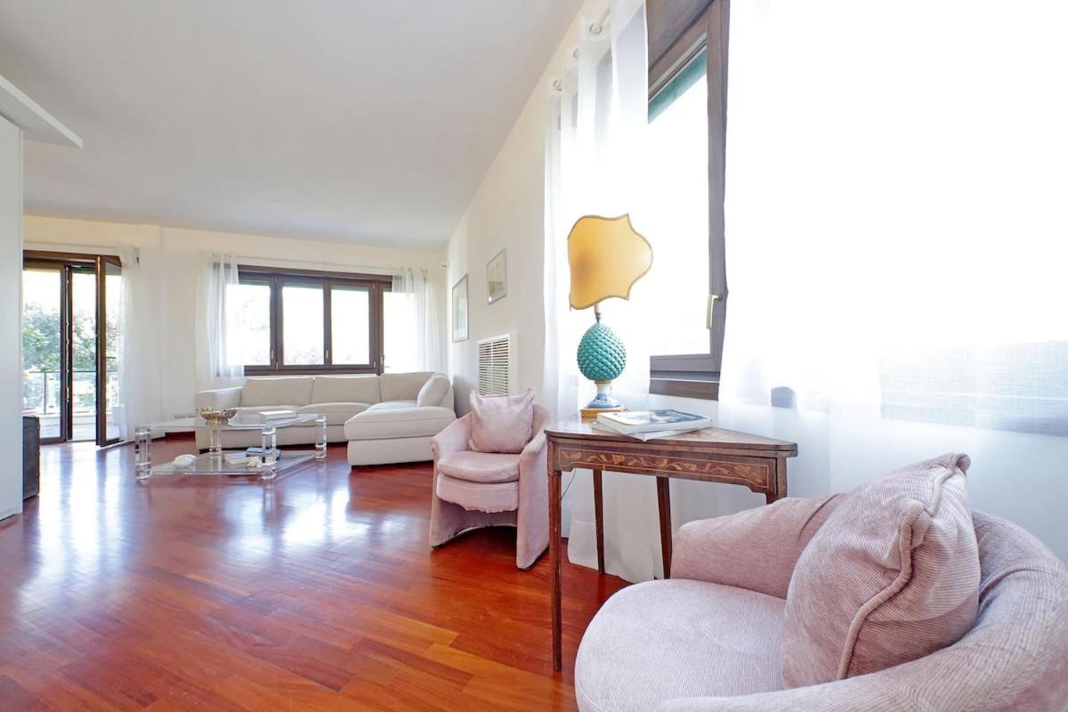 Residenza Belvedere Luxuryaparment-pool&balcony-jacuzzi-aircond-wifi * Roma