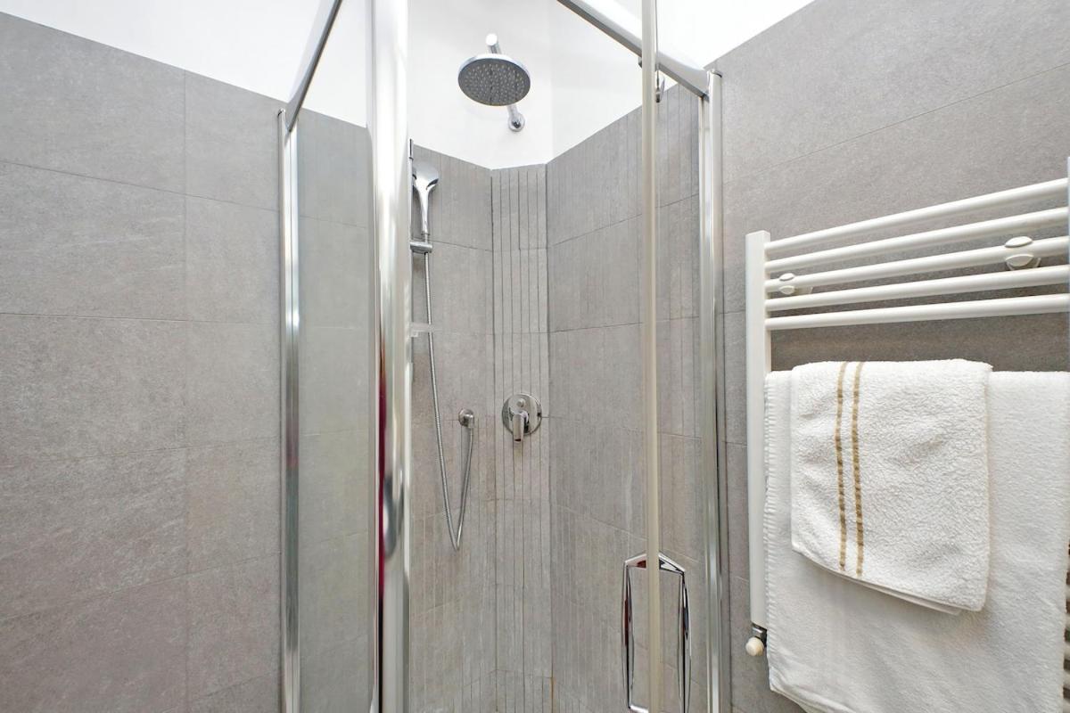 Residenza Belvedere Luxuryaparment-pool&balcony-jacuzzi-aircond-wifi * Roma